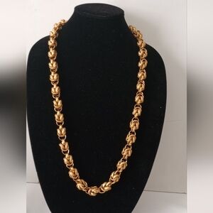 Classic Gold Knot Link Necklace for Women